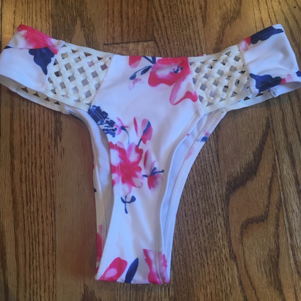 Floral Design Crochet Twist Front Bikini Bottom